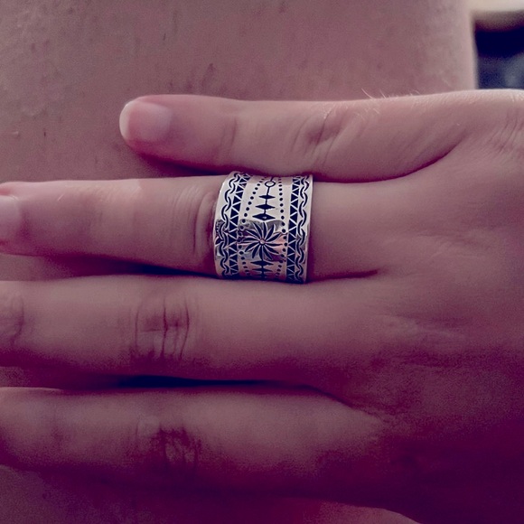 NEW Gas Bijoux Ring - Picture 3 of 6